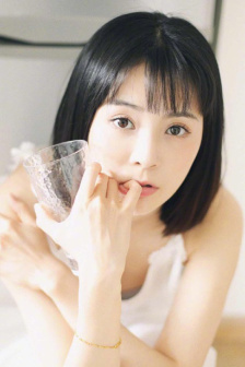 皎若云间月